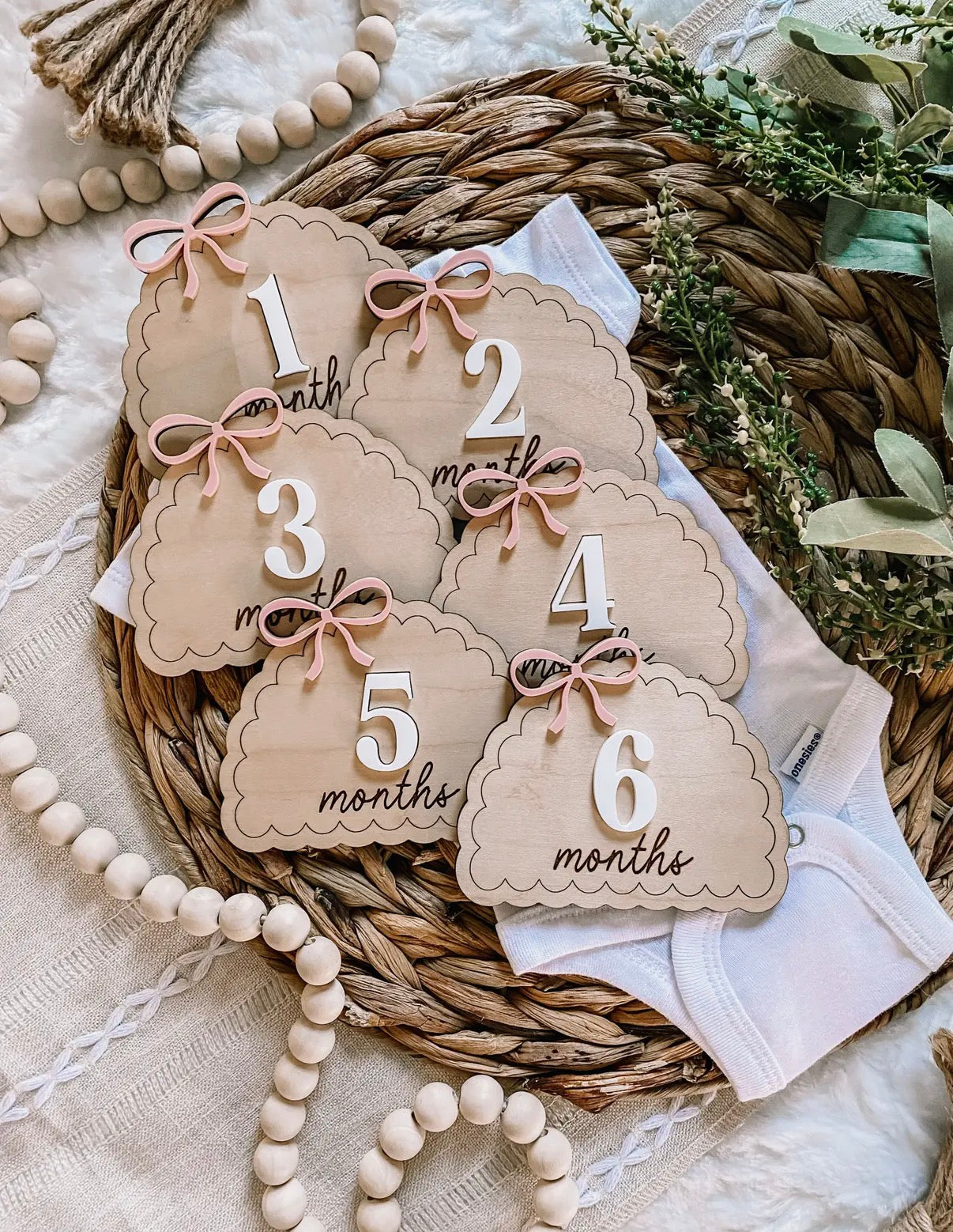 Wooden Monthly Milestone Set -
Dainty Bows